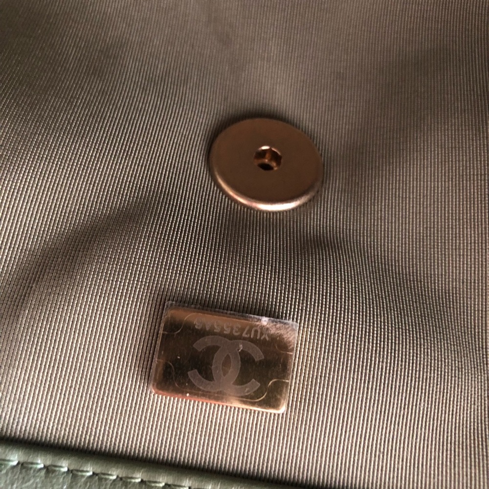 Brand new CHANEL small 19 green handbag - Picture 15 of 16